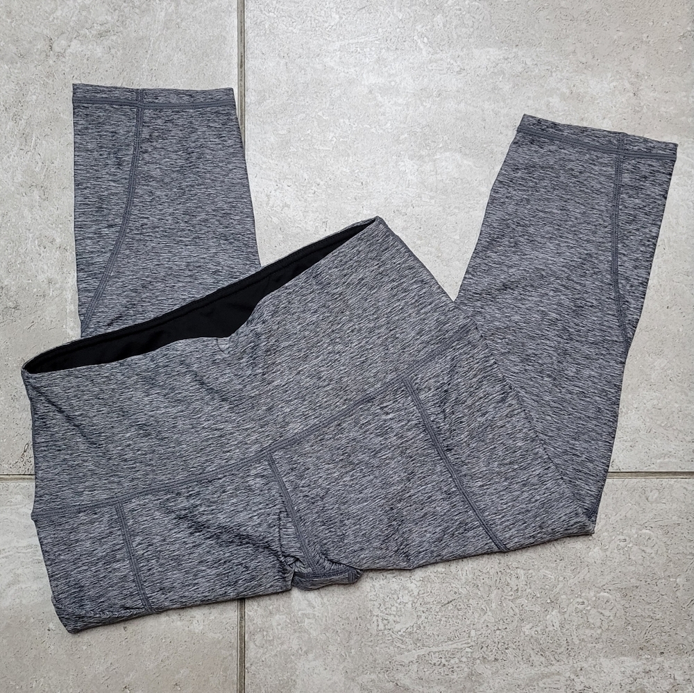 ODODOS gray and black capri leggings